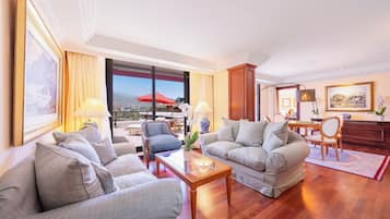 Down duvets, minibar, in-room safe, desk