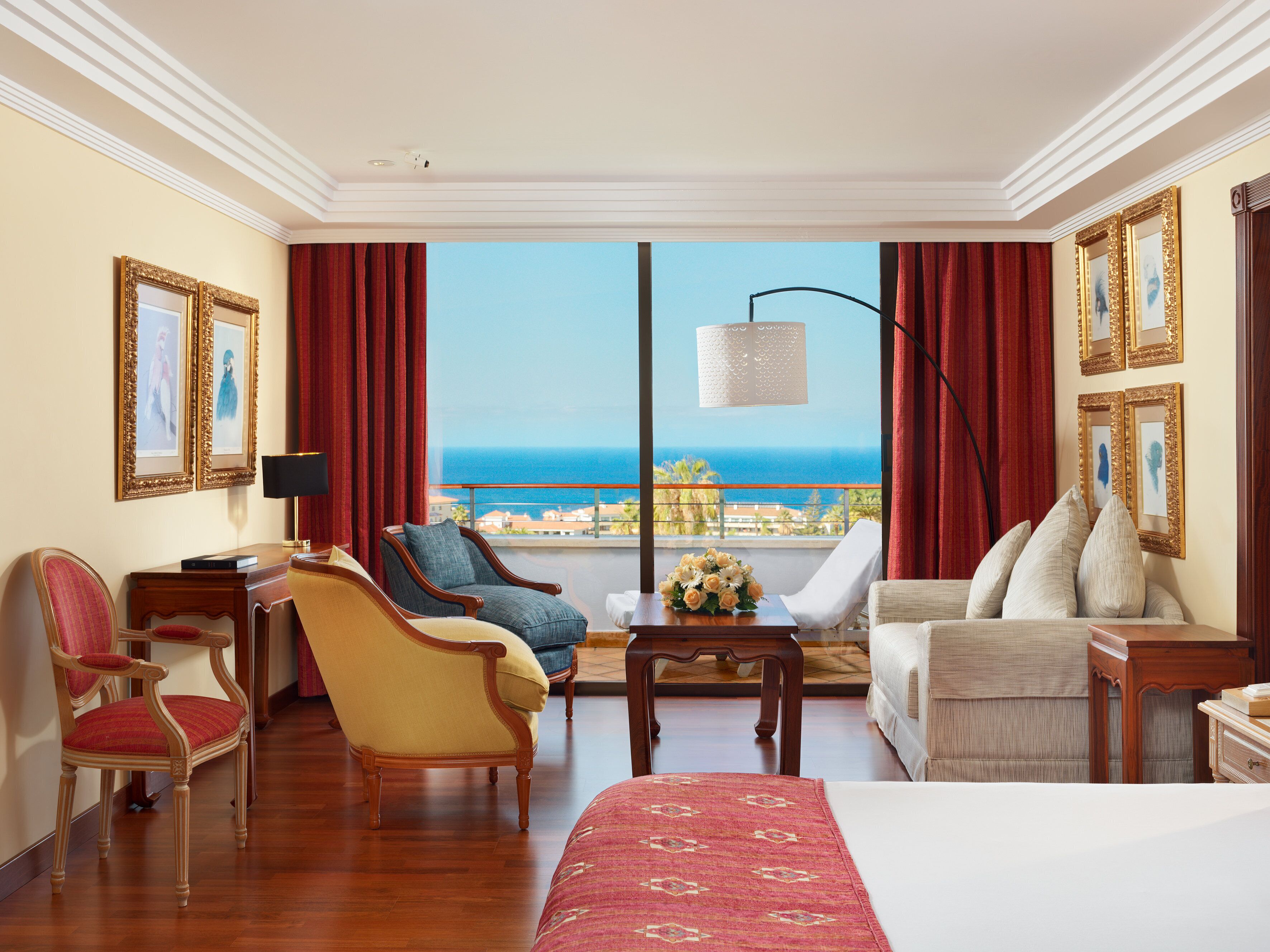 Couette en duvet d'oie, minibar, coffres-forts dans les chambres, bureau