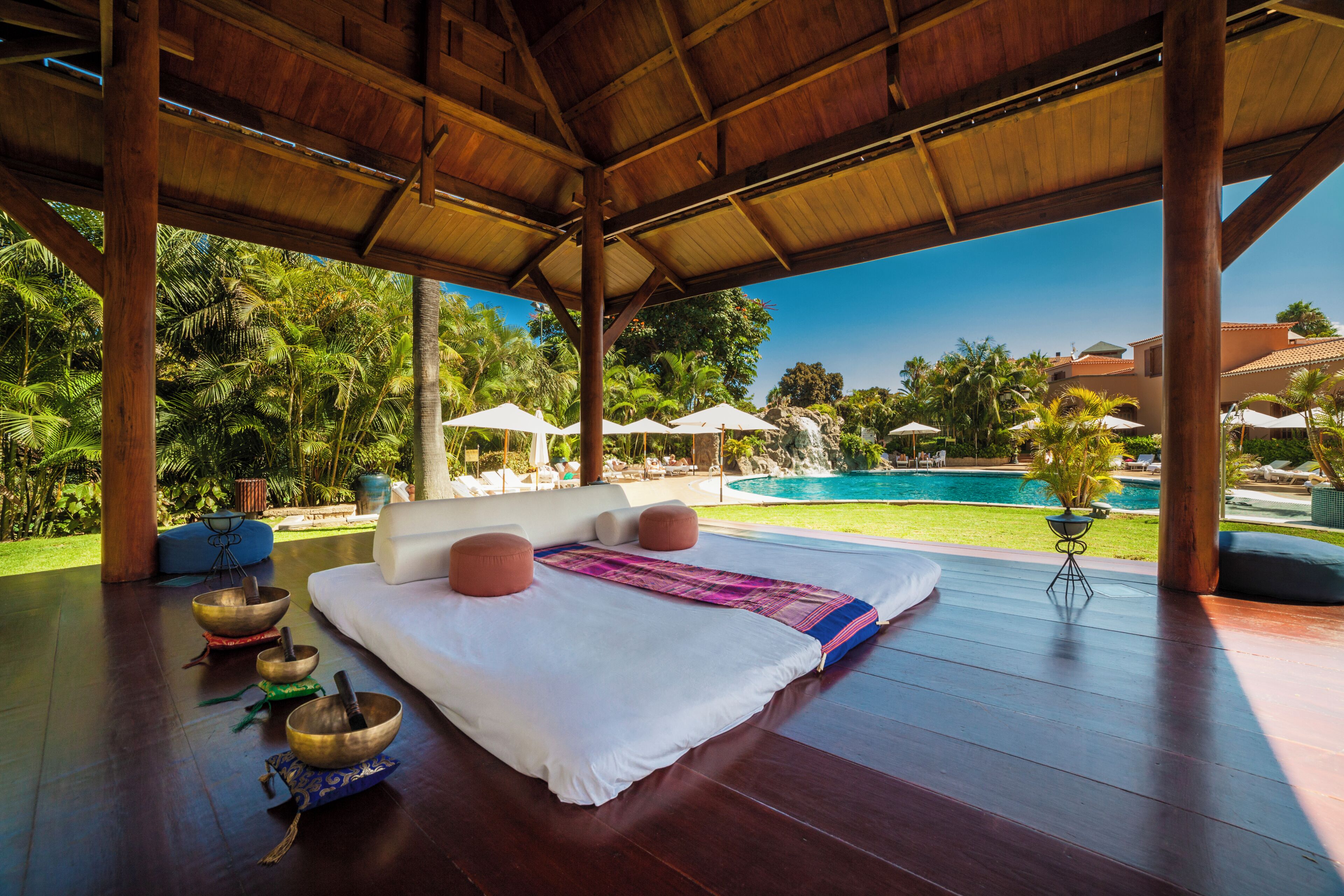 Salas de tratamientos para parejas, sauna, bañera de hidromasaje 