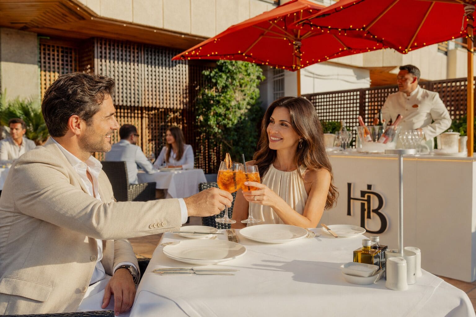 4 restaurantes; se sirve desayuno, almuerzo y cena