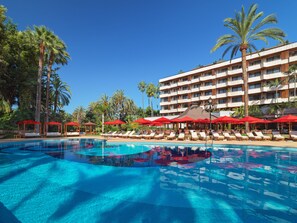3 outdoor pools, pool umbrellas