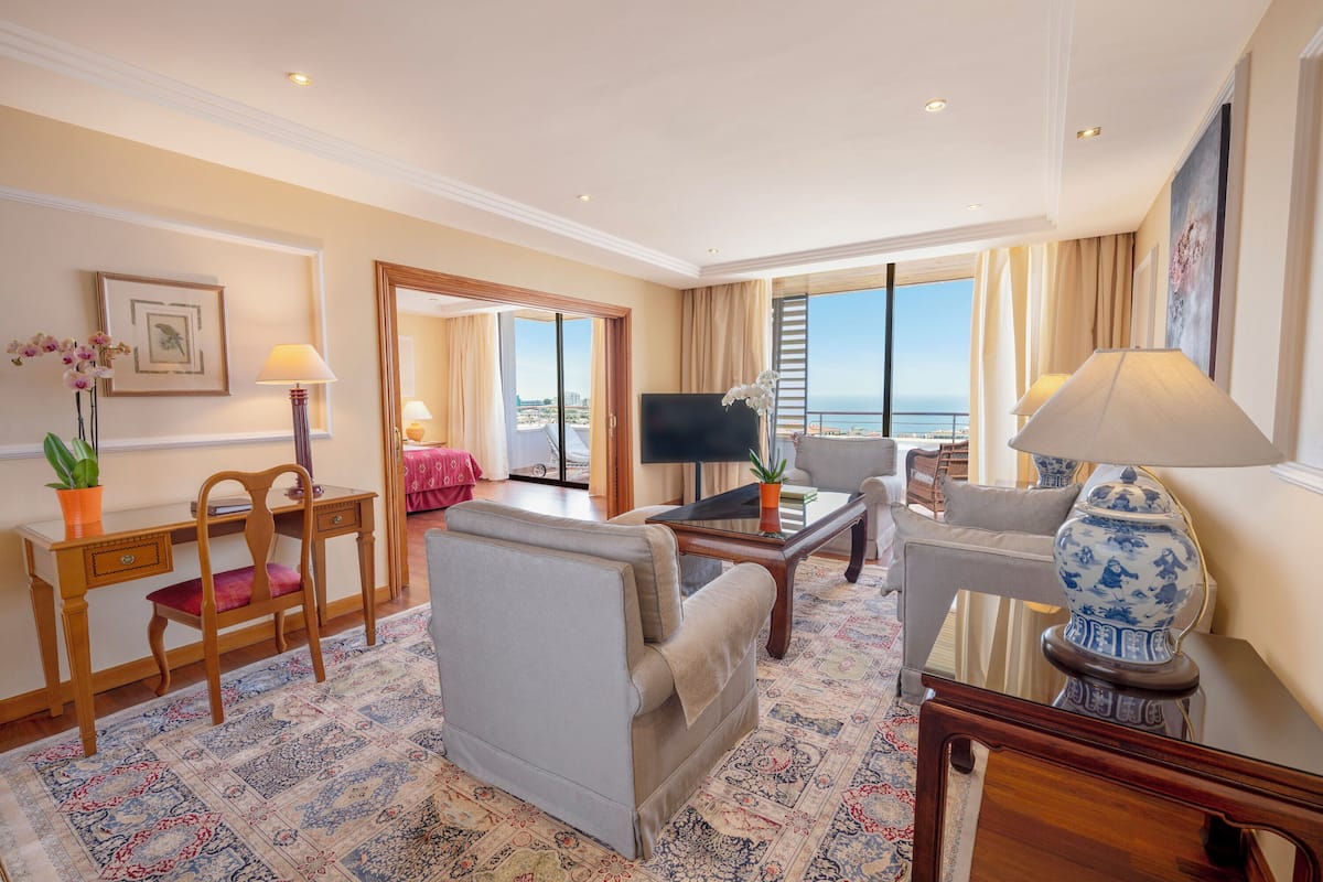 1 bedroom, down duvets, minibar, in-room safe