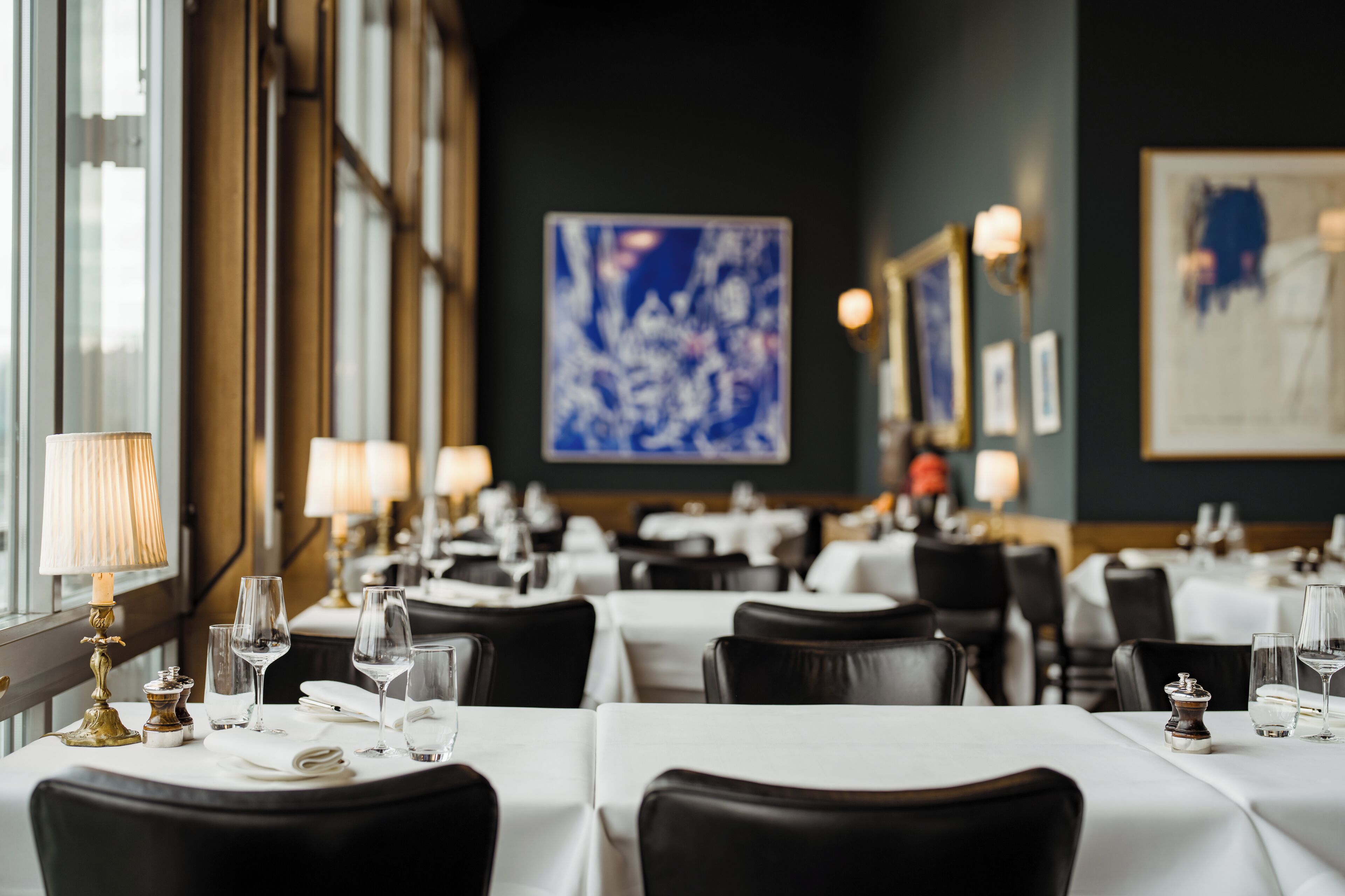 lunch and dinner served, international cuisine