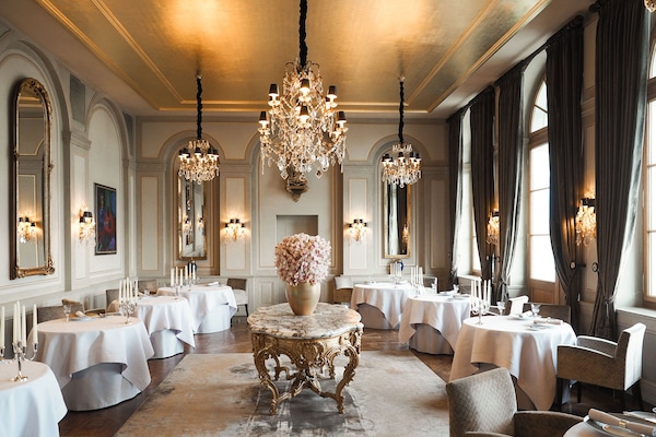 Aperto a pranzo e cena, cucina internazionale