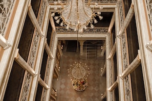 Pintu masuk interior