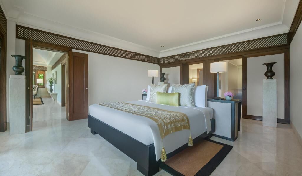 Premium bedding, down comforters, Tempur-Pedic beds, minibar