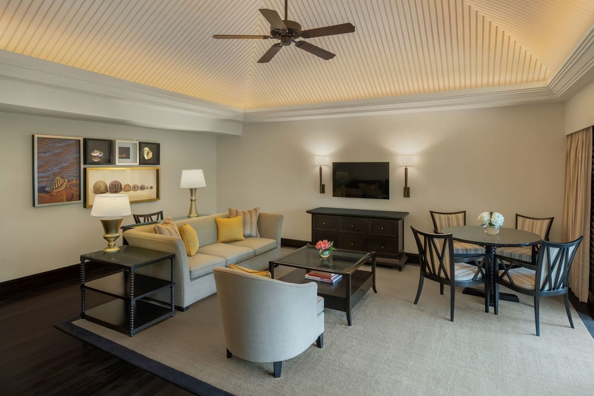 Wohnbereich | 40-Zoll-LCD-Fernseher mit Kabelempfang, Fernseher, Tischfußball