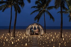 5 restaurants; breakfast, lunch, dinner and brunch served  - The St. Regis Goa Resort (Cavelossim)