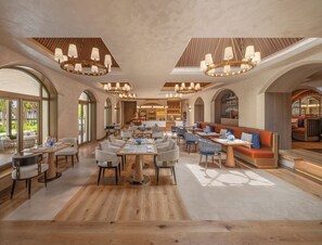 5 restaurants, breakfast, lunch, dinner served; international cuisine