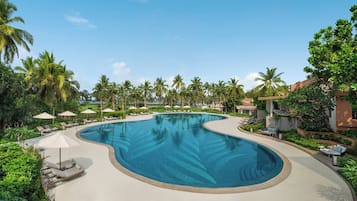 3 outdoor pools, open 7:00 AM to 8:00 PM, free pool cabanas