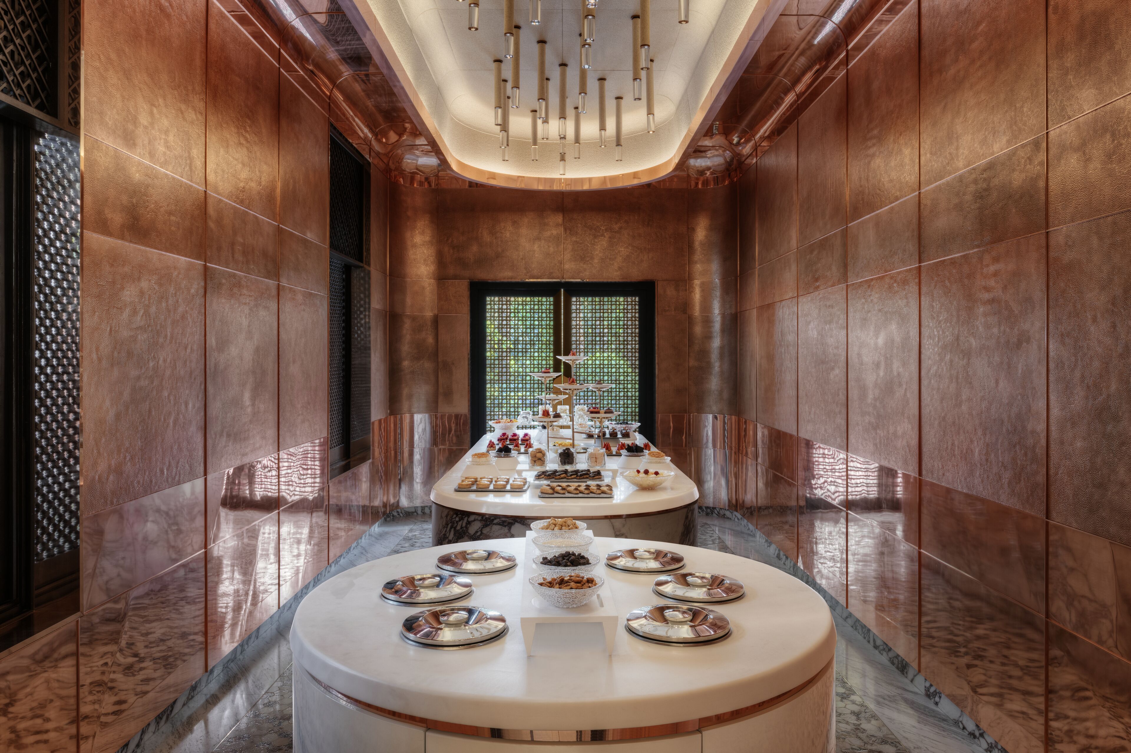 6 restaurants, breakfast, lunch, dinner served; moroccan cuisine