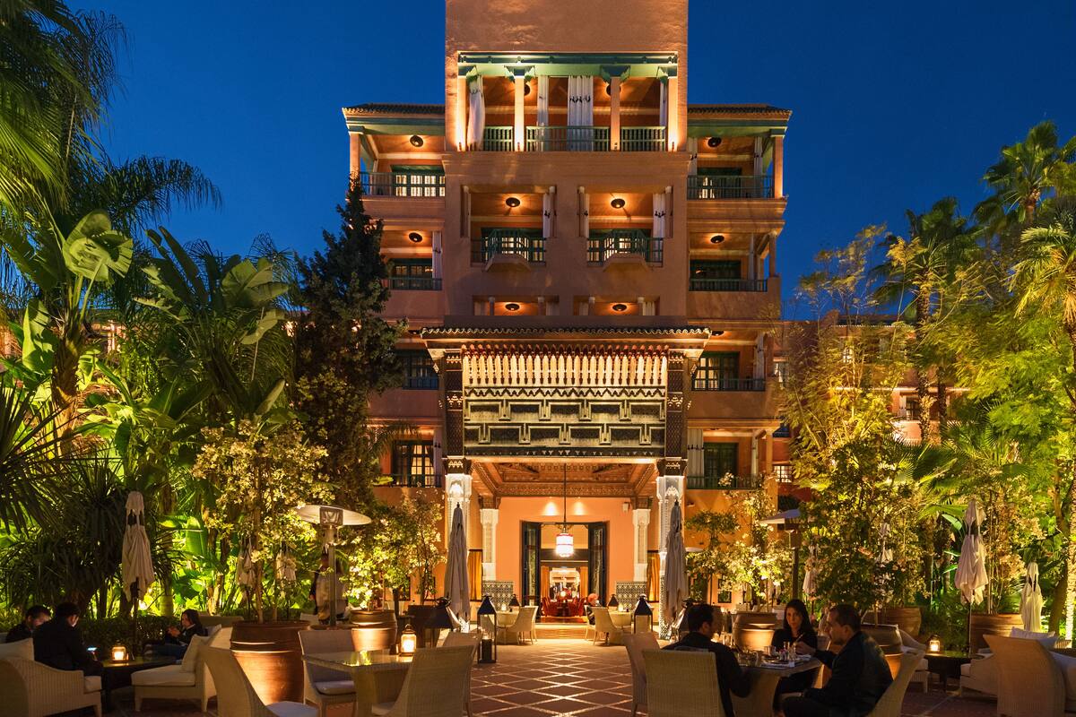 4 bars/lounges, poolside bar