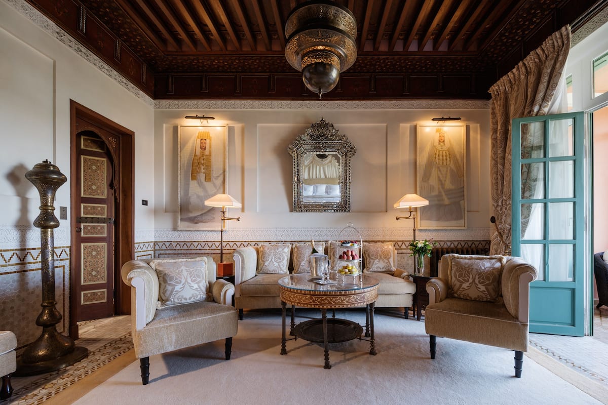 suite (baldaquin) | living area | tv, ipod dock