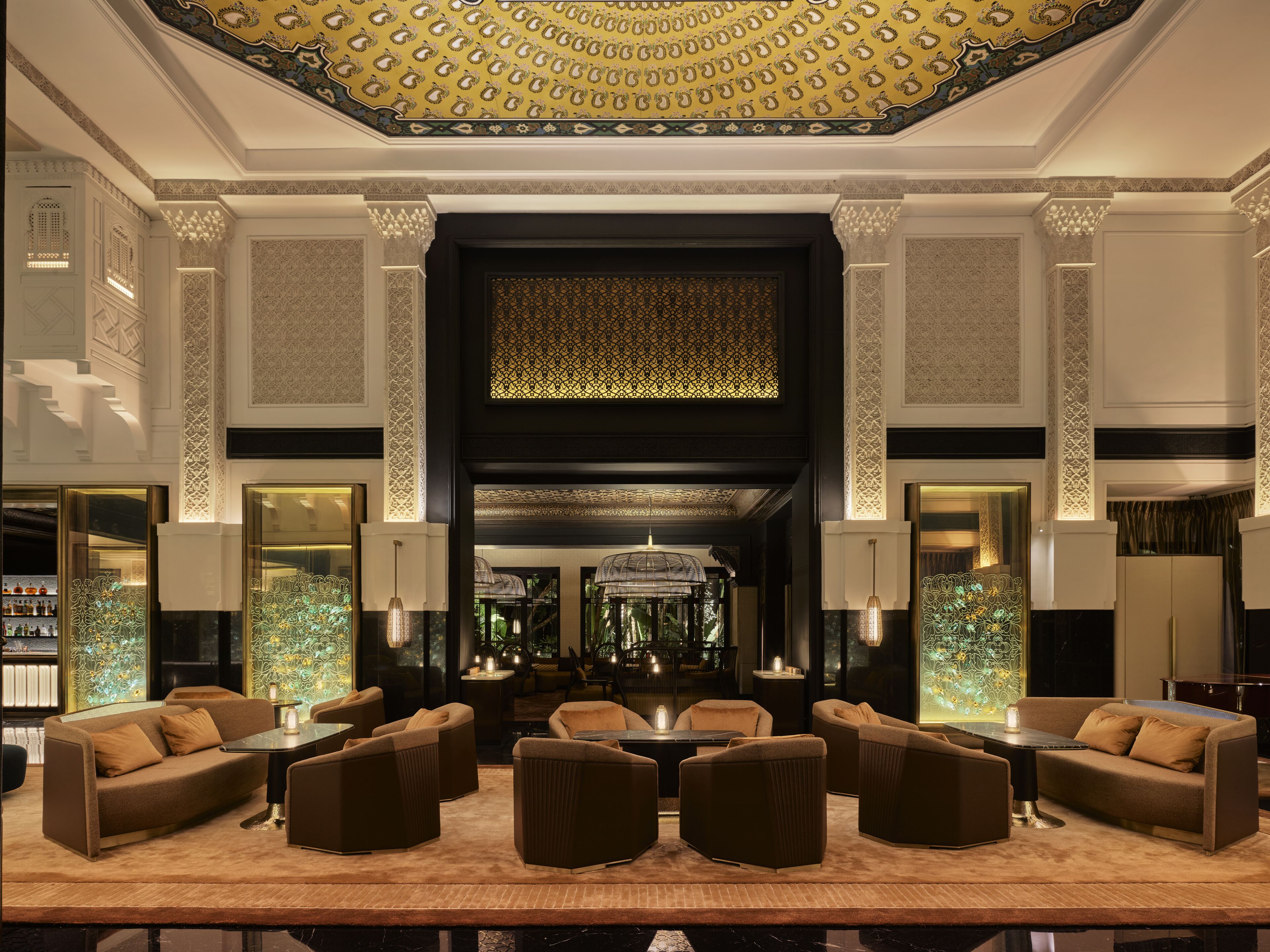 4 bars/lounges, poolside bar