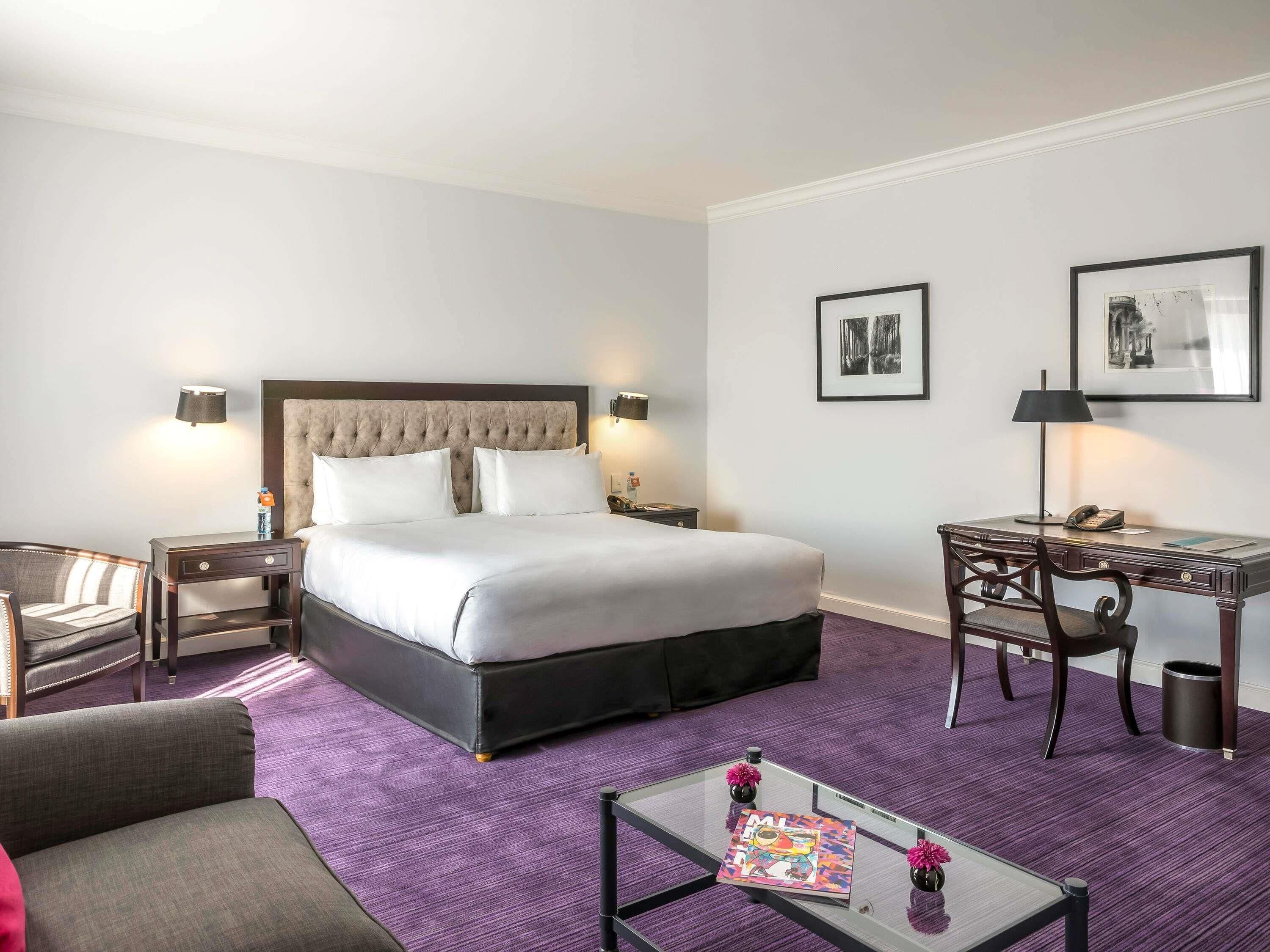 Junior-svíta - 1 meðalstórt tvíbreitt rúm - borgarsýn | Ofnæmisprófaður sængurfatnaður, míníbar, öryggishólf í herbergi