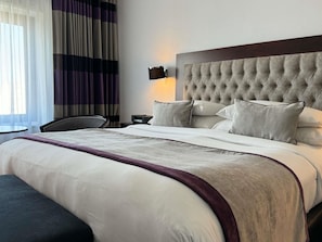 Junior Suite, 1 Queen Bed, City View | Hypo-allergenic bedding, minibar, in-room safe, desk