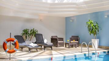 Indoor pool, lifeguards on site