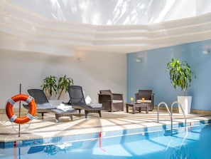 Indoor pool, lifeguards on site
