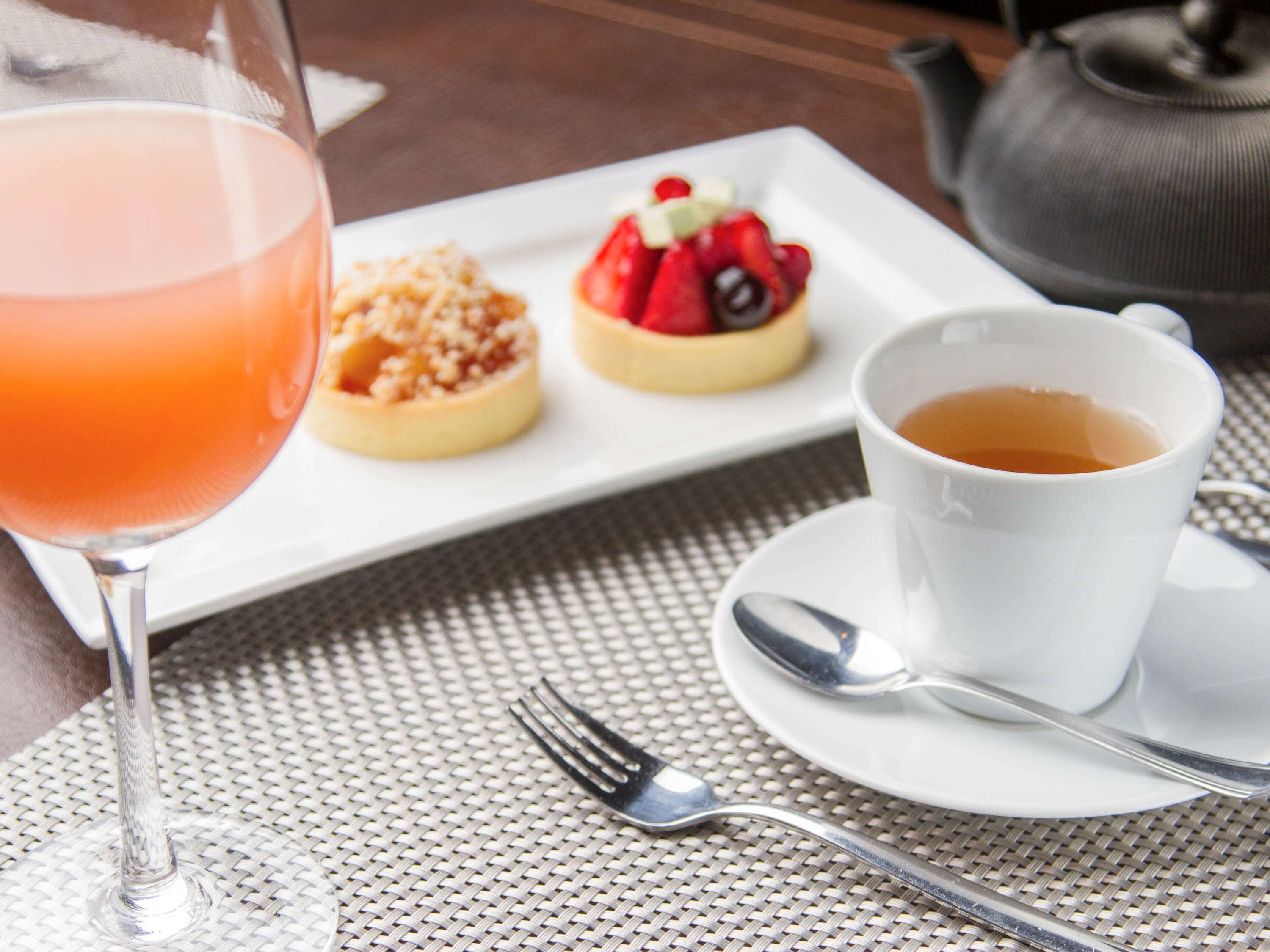 daily buffet breakfast (usd 35 per person)