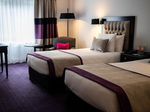 Hypo-allergenic bedding, minibar, in-room safe, desk