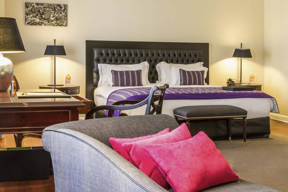 Suite, 1 King Bed (Imperial) | Hypo-allergenic bedding, minibar, in-room safe, desk