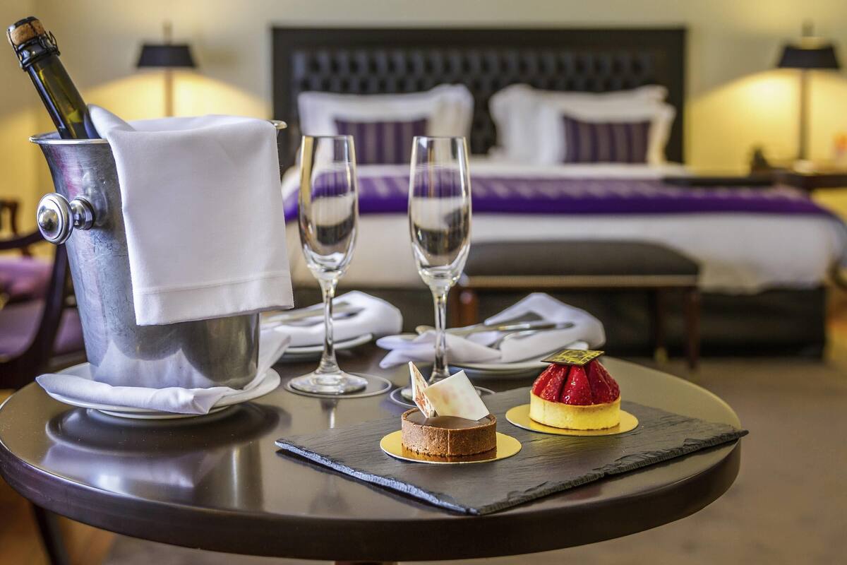 Suite, 1 letto king (Imperial) | Biancheria da letto ipoallergenica, minibar, una cassaforte in camera