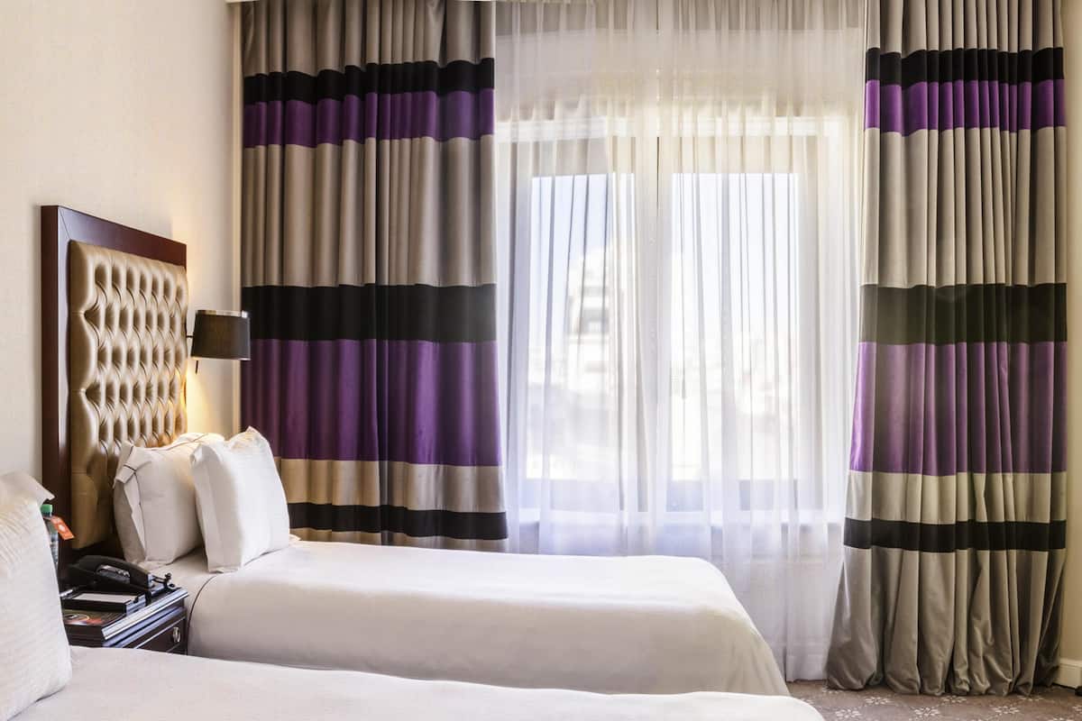 Hypo-allergenic bedding, minibar, in-room safe, desk