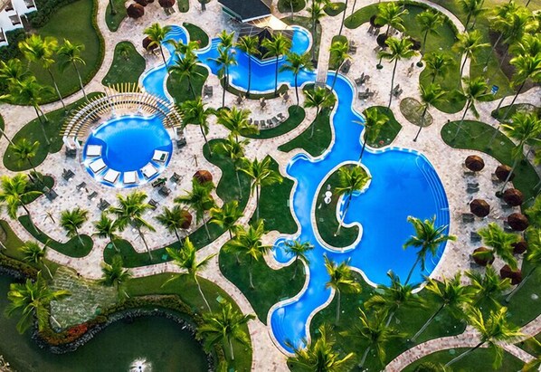 2 outdoor pools, free cabanas, pool umbrellas