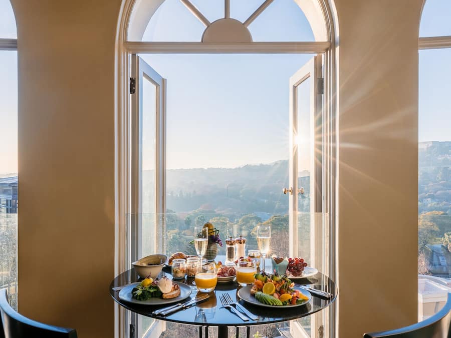 Daily full breakfast (ZAR 550 per person)