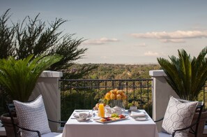 Egyptian cotton sheets, premium bedding, down duvets, pillow-top beds - Four Seasons Hotel The Westcliff, Johannesburg (Randburg)