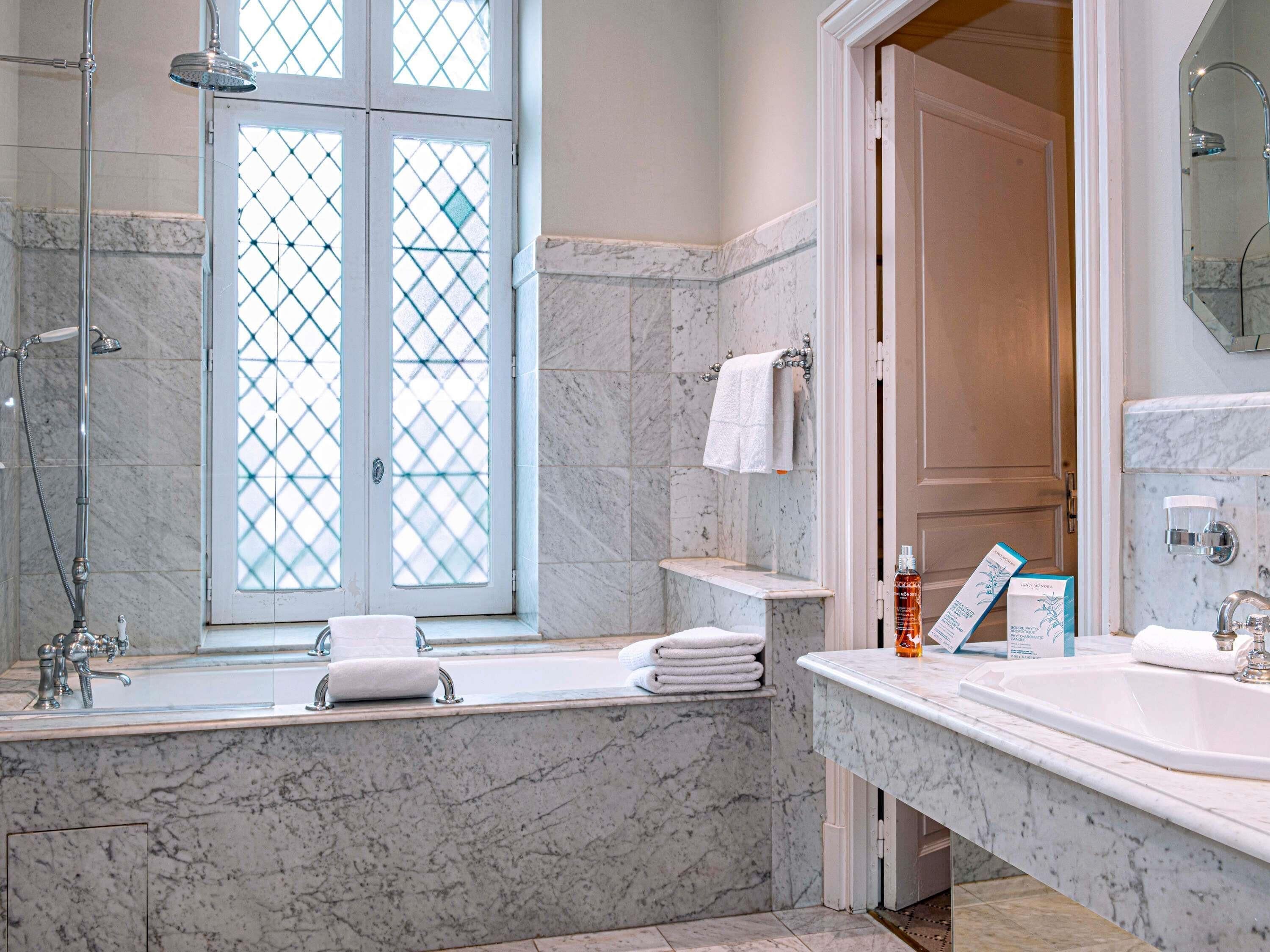 Camera Superior, 1 letto king, vista giardino | Biancheria da letto di alta qualità, materassi a doppio strato, minibar