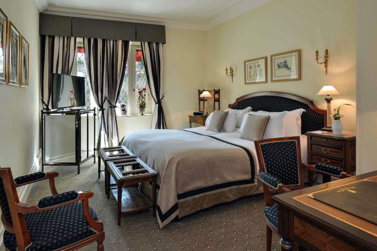 Classic Room, 1 King Bed, City View