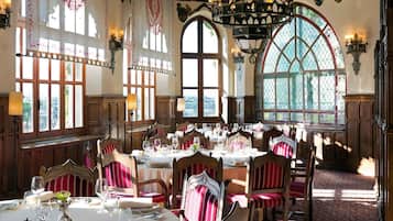 Breakfast, lunch, dinner served; French cuisine