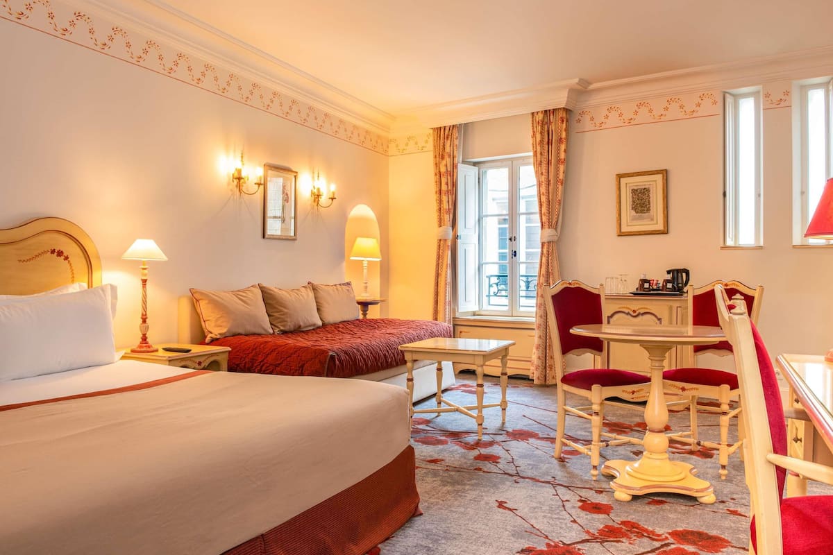 Family Room, Multiple Beds | 1 bedroom, premium bedding, pillowtop beds, minibar