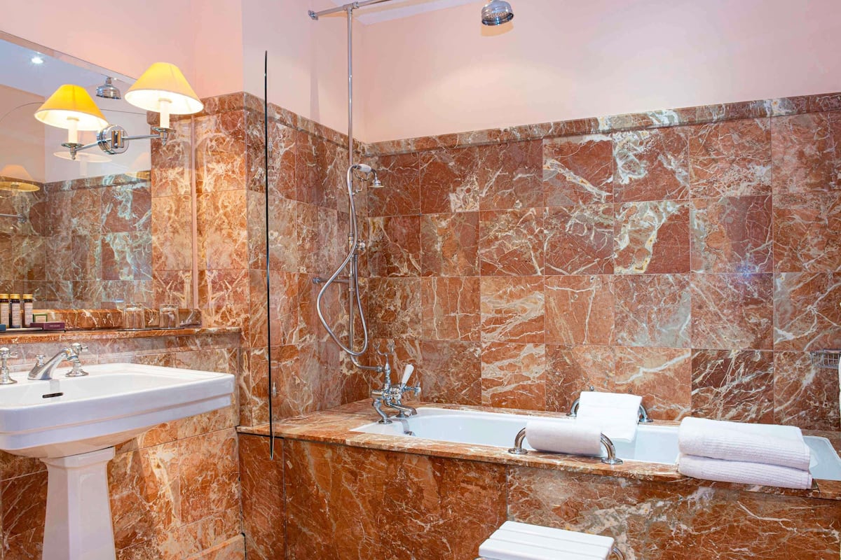 1 bedroom, premium bedding, pillow-top beds, minibar