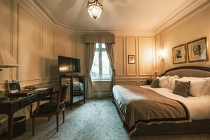 1 bedroom, premium bedding, pillow-top beds, minibar