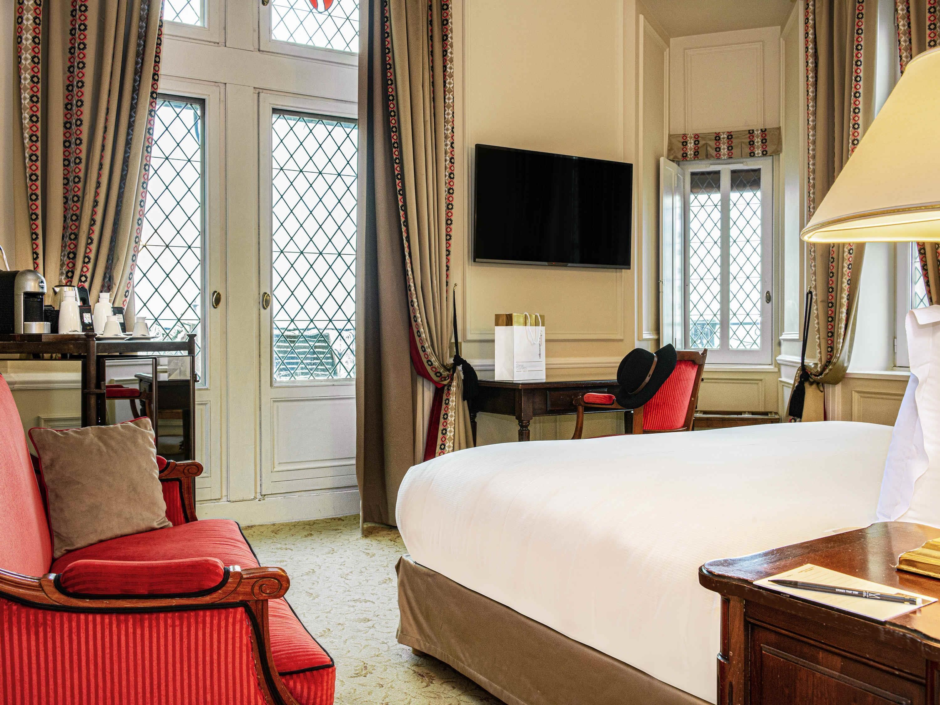 Suite, 1 letto king | Biancheria da letto di alta qualit à, materassi a doppio strato, minibar