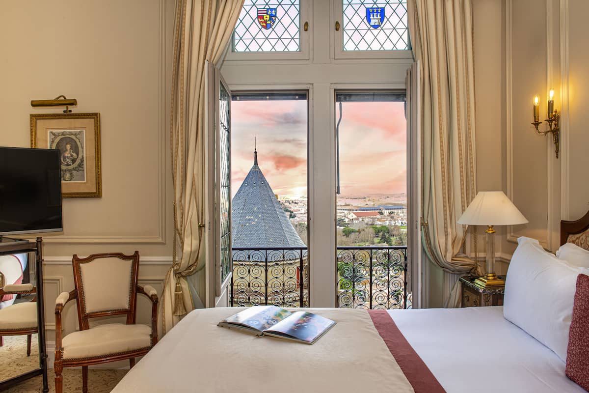 superior room overlooking the gardens and ramparts - a king-size bed | 1 bedroom, premium bedding, pillow-top beds, minibar