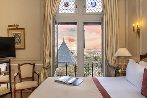 Superior Room overlooking the gardens and ramparts - a king-size bed | Premium bedding, pillow-top beds, minibar, in-room safe