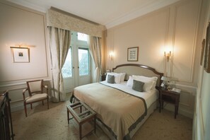 Ropa de cama de alta calidad, camas con pillow-top y minibar