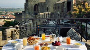 Se sirven desayunos, comidas y cenas