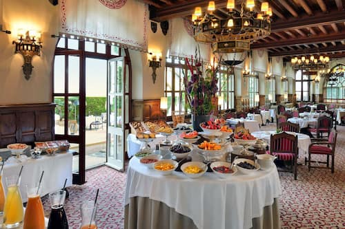 Daily buffet breakfast for a fee
