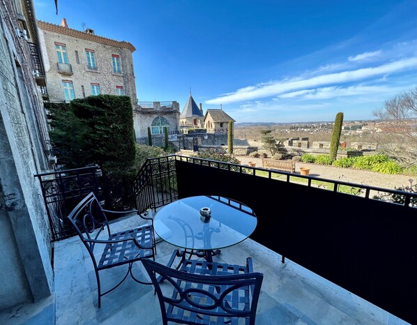 1 bedroom, premium bedding, pillow-top beds, minibar