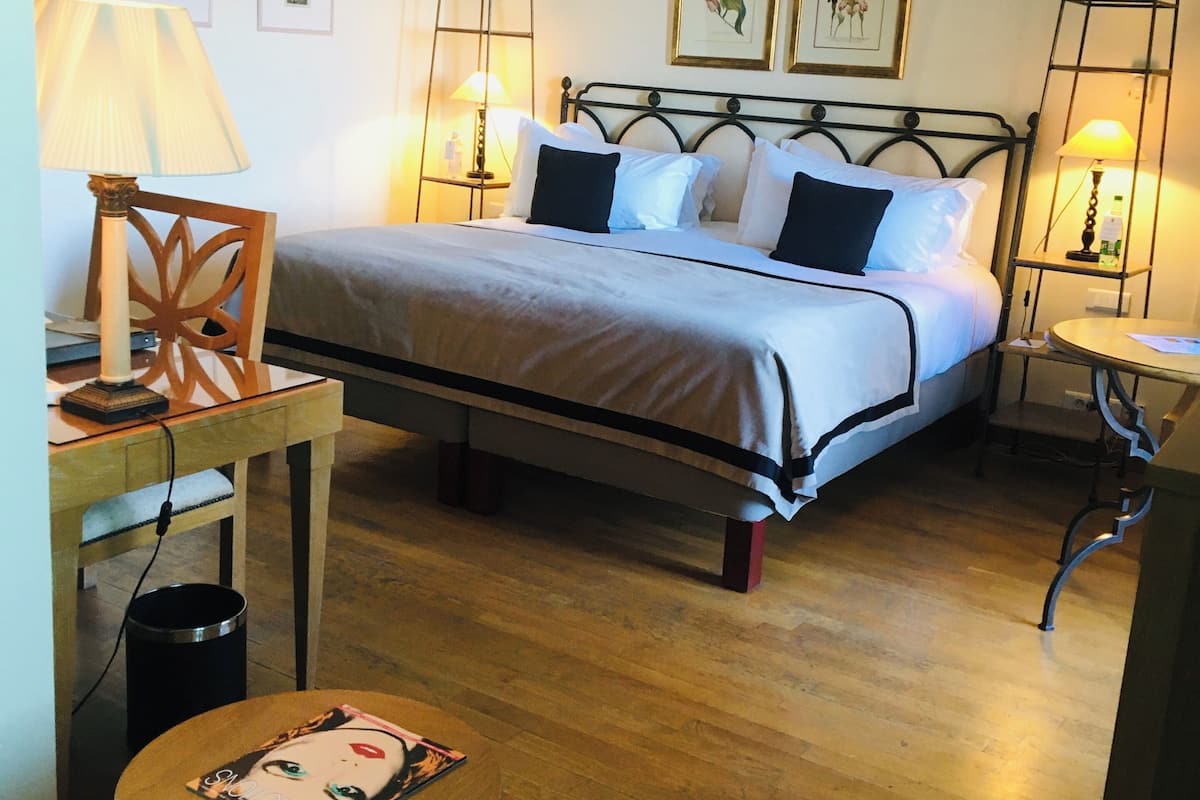 1 soveværelse, premium-sengetøj, senge med topmadrasser, minibar