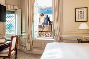 Ropa de cama de alta calidad, colchones con pillow-top y minibar 