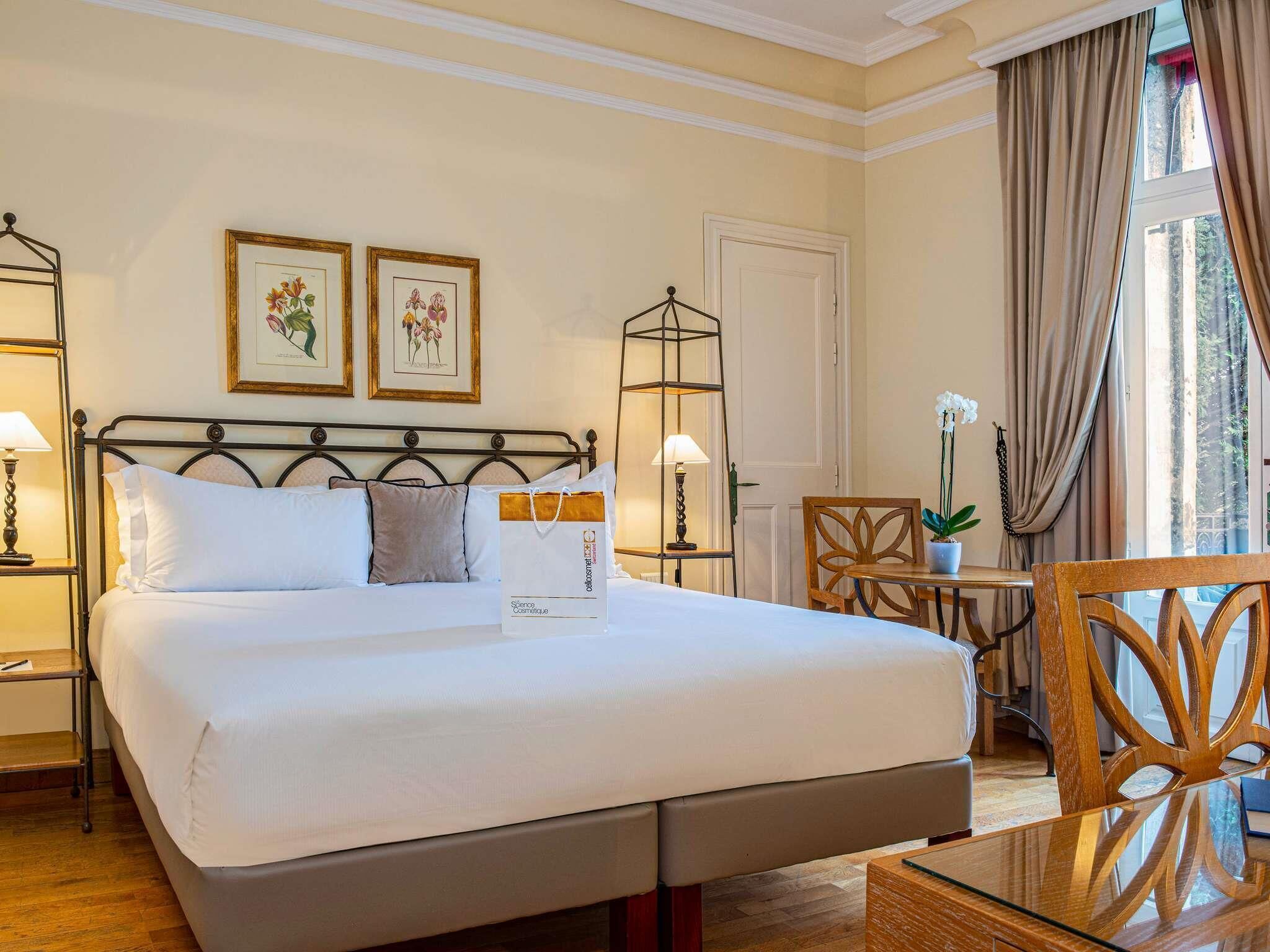 Suite junior, 1 cama de matrimonio grande | Ropa de cama de alta calidad, colchones con acolchado adicional, minibar