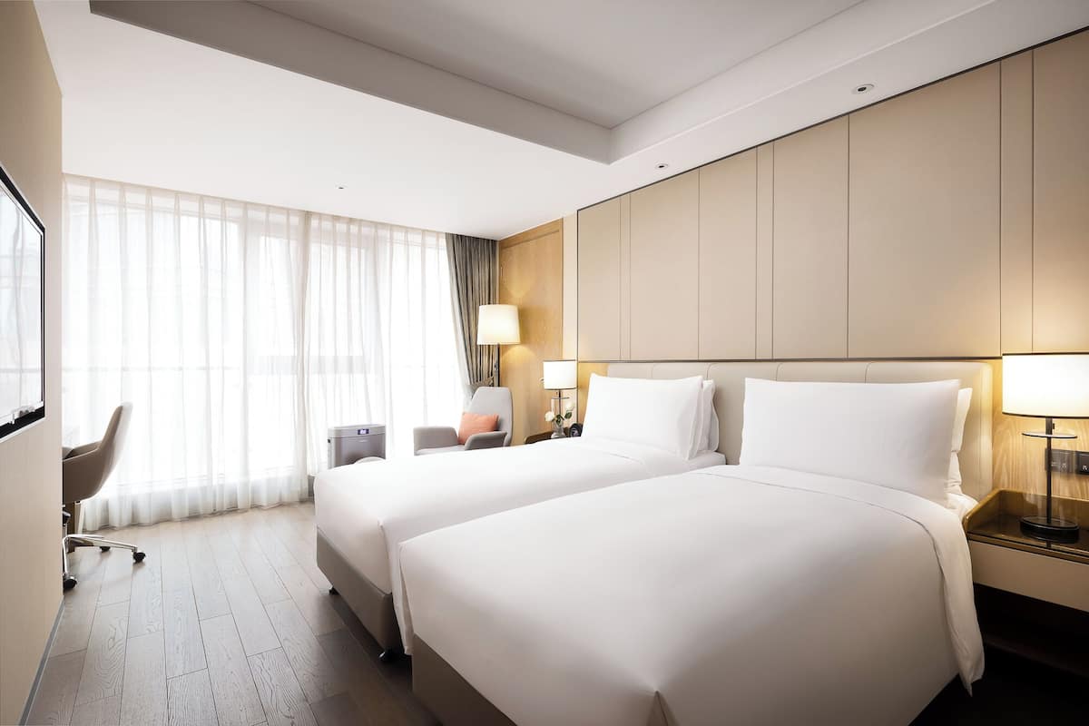 Studio, 2 Twin Beds, Non Smoking, City View | Minibar, in-room safe, individually decorated, individually furnished