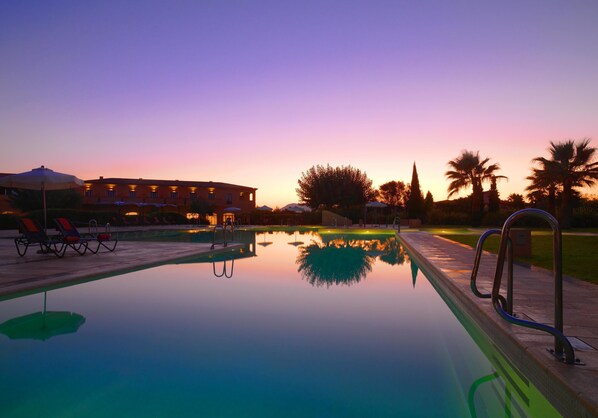 Indoor pool, seasonal outdoor pool, pool umbrellas, sun loungers