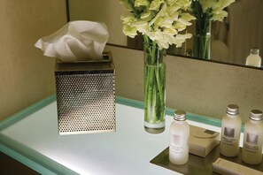 In-room safe, desk, laptop workspace, blackout drapes - Millennium Premier Hotel New York Times Square (New York)