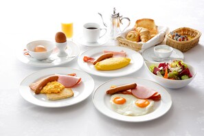 Full breakfast for a fee